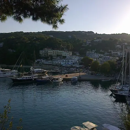 Galazios Kolpos 招待所 3*