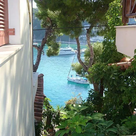 Galazios Kolpos 招待所 3*